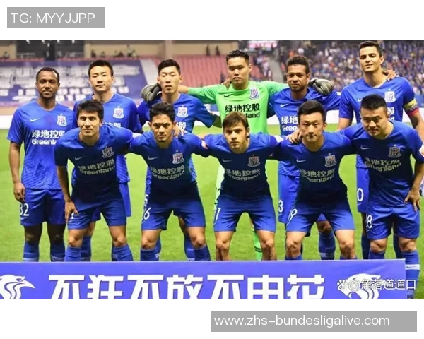 上海申花足球队奋勇争先力争中超冠军展现团队精神与球迷热情